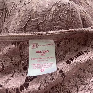 XXL Lace tank with attached cami